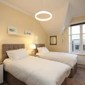 Luxury Grade 2 Listed, 2 Bedroom In The Centre Of Apartment