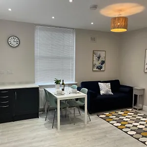 Charming 1 Bed Georgian Apartment