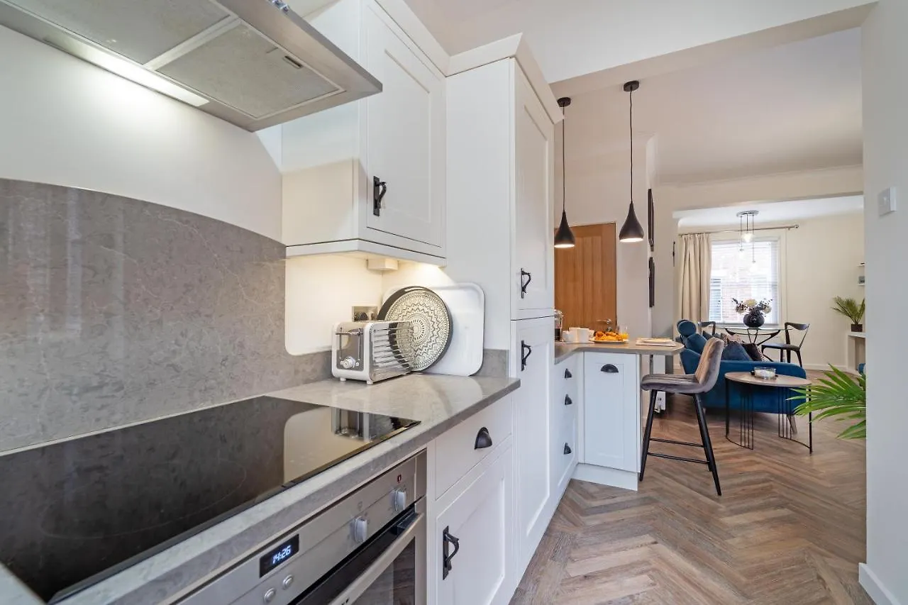 The Hideaway Villa Chester Holiday home